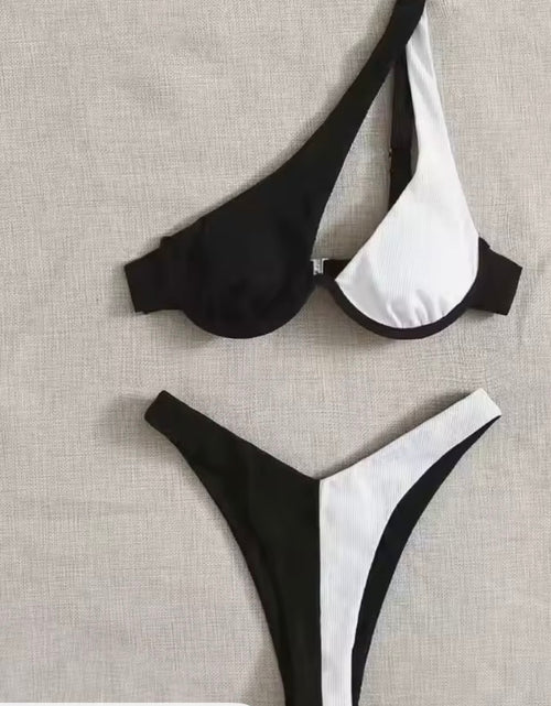 Load image into Gallery viewer, Two pieces Bikini

